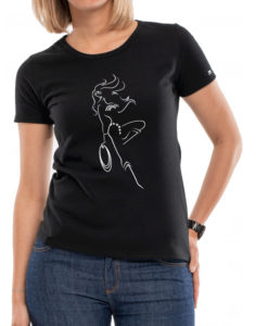 T-shirt mister blackwhite sur un manequin femme